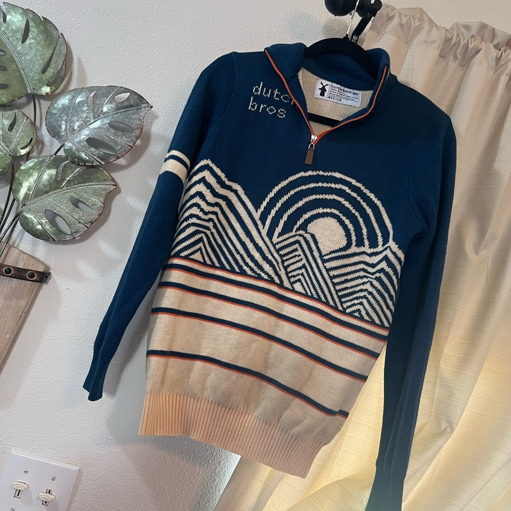 Dutch Bros Blue and Cream Men's Sweater